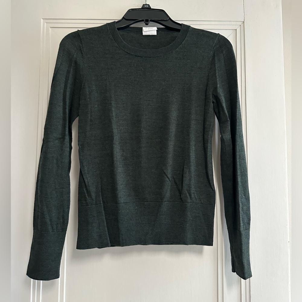 Like-new GAP 100% Merino Wool Forest Green Sweater - Women’s XS Petite
